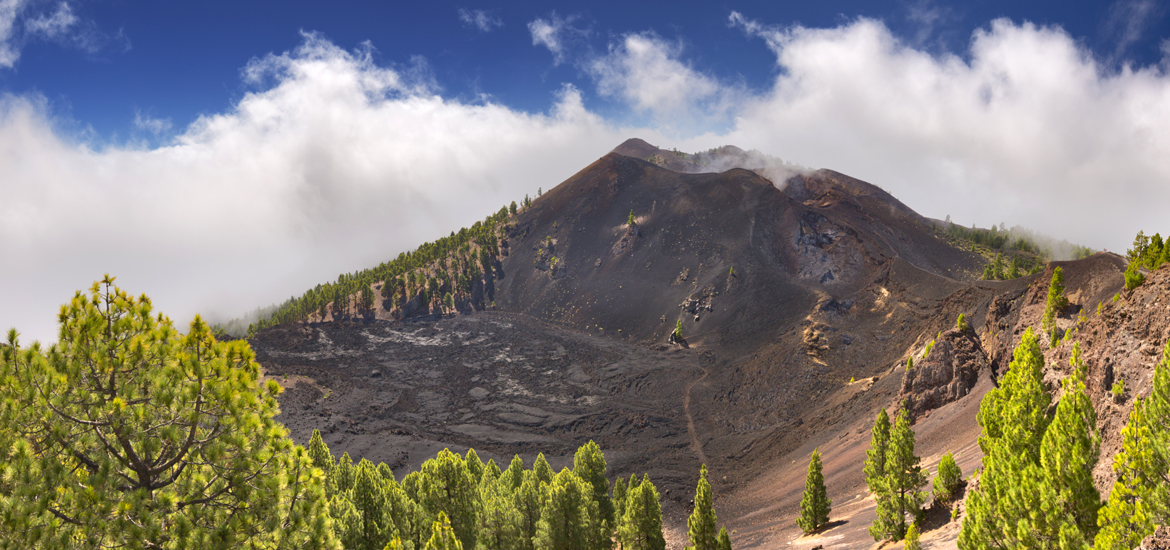 La Palma Volcano Eruption: Authorities Lockdown Coastal Area!
