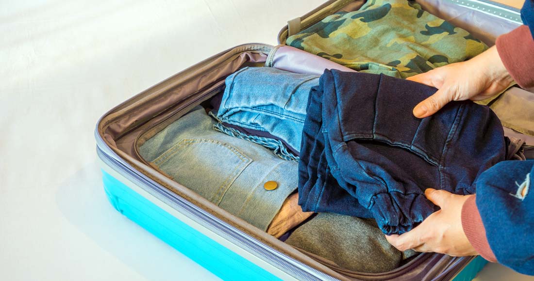how to pack a suitcase - packing clothes